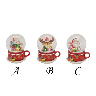 Três globos de neve com bases vermelhas em forma de chávena com figuras natalícias