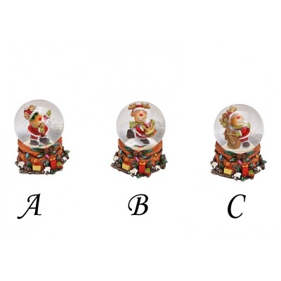 Três globos de neve natalícios com diferentes figuras de Pai Natal e rena