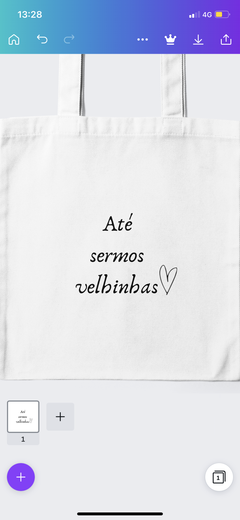 Saco de tecido branco com texto 'Até sermos velhinhas' e coração desenhado