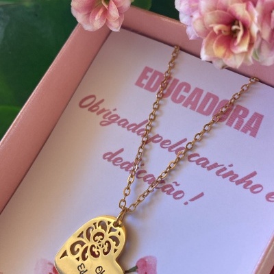 Colar&#x20;obrigada&#x20;educadora