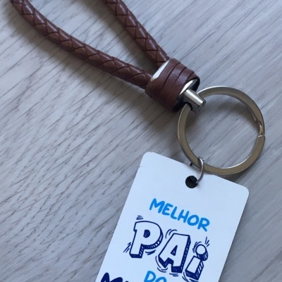 Porta-chaves de couro com placa 'MELHOR PAI DO MUNDO!'