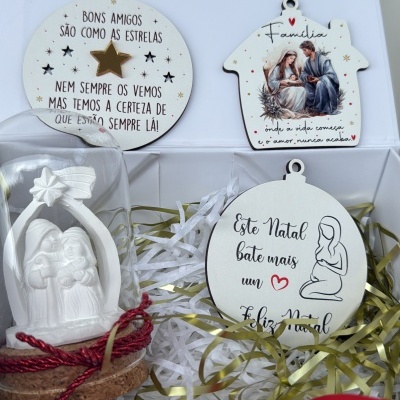 Box&#x20;Natal&#x20;com&#x20;c&#x00FA;pula&#x20;e&#x20;pendente&#x20;de&#x20;Natal