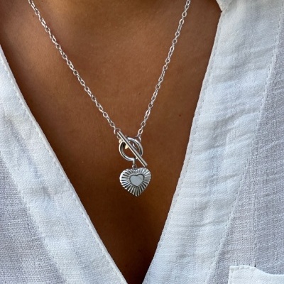 Colar&#x20;cora&#x00E7;&#x00E3;o&#x20;com&#x20;madrep&#x00E9;rola