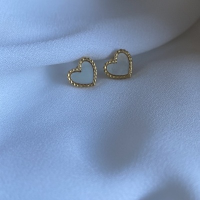 Brincos&#x20;madrep&#x00E9;rola&#x20;em&#x20;cora&#x00E7;&#x00E3;o