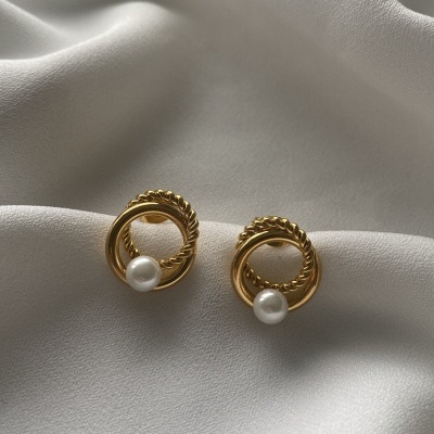 Brincos&#x20;Classic&#x20;com&#x20;p&#x00E9;rola