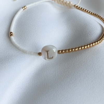 Pulseira&#x20;com&#x20;letra