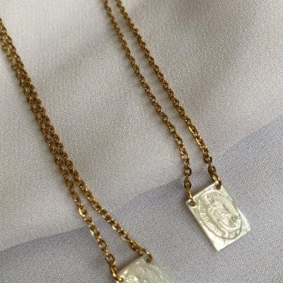 Escapul&#x00E1;rio&#x20;madrep&#x00E9;rola