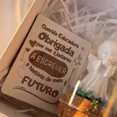 Caixa&#x20;com&#x20;c&#x00FA;pula&#x20;anjinho&#x20;menina&#x20;&#x2F;&#x20;menino