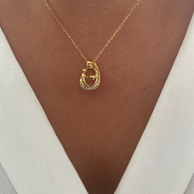 Colar&#x20;abra&#x00E7;o