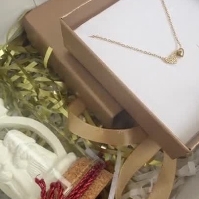 Box Natal com cúpula e colar