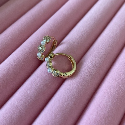 Argolas&#x20;com&#x20;brilho&#x20;e&#x20;p&#x00E9;rolas