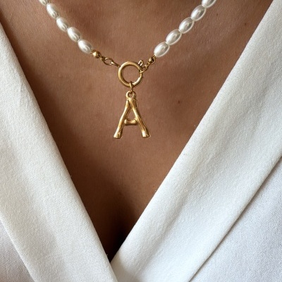 Colar&#x20;p&#x00E9;rolas&#x20;com&#x20;inicial