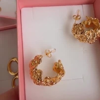 Brincos flower power