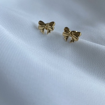 Brincos&#x20;la&#x00E7;inho