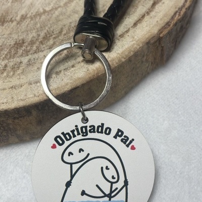 Porta-chaves redondo com mensagem para pai, suporte preto e ilustração afetuosa