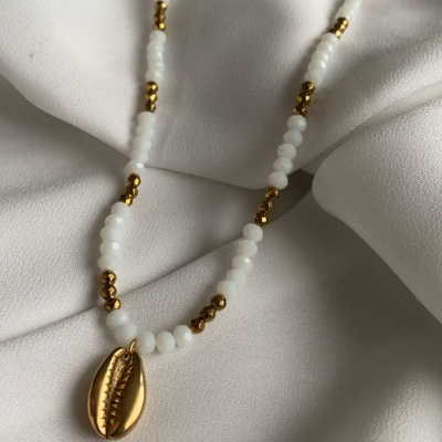 Colar&#x20;p&#x00E9;rolas&#x20;com&#x20;pendente&#x20;b&#x00FA;zio