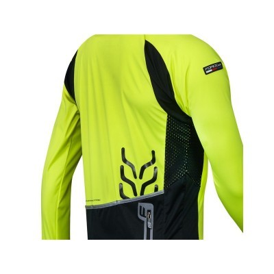 Camisa desportiva amarelo fluorescente e preta com bolso traseiro e etiqueta POC OPEN MIND