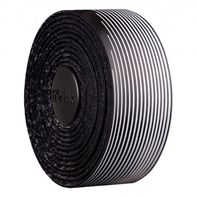 Rolo de fita adesiva preta e branca listrada com inscrição 'fizik' no centro