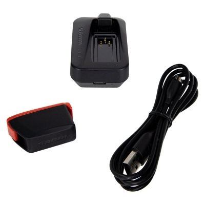 Conjunto de base de carregamento preta, cabo USB preto e adaptador preto com vermelho
