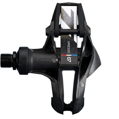 Pedal de bicicleta preto com texto XPRESSO 07 na faixa preta central
