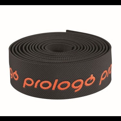 Fita ciclismo preta com texto laranja 'prologo' enrolada