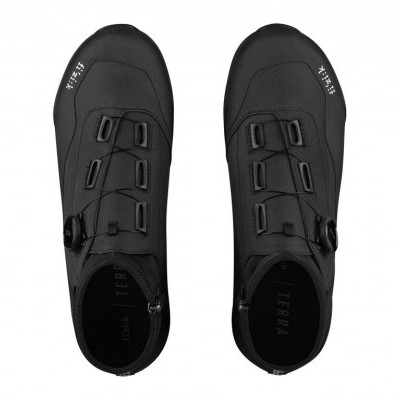 Sapatilhas de ciclismo pretas com fecho de rolete e tiras