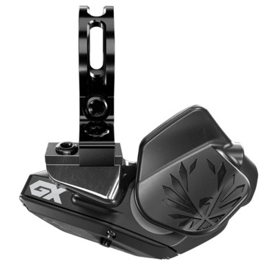 Dispositivo preto com letras GX e padrão de folhas em relevo