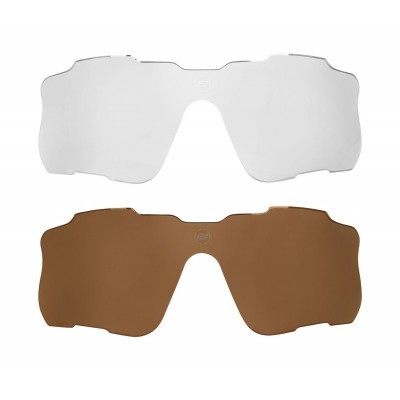 Duas lentes de óculos, uma transparente e outra castanha, sem armação visível