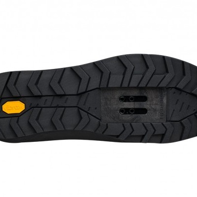 Sola preta de sapato com padrão zig-zag e detalhe amarelo VIBRAM