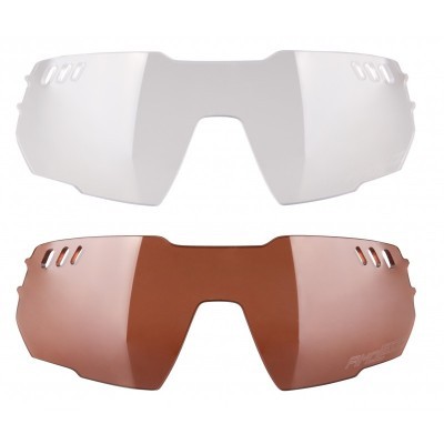 Duas lentes para óculos desportivos, uma transparente e outra castanha, com orifícios nas extremidades