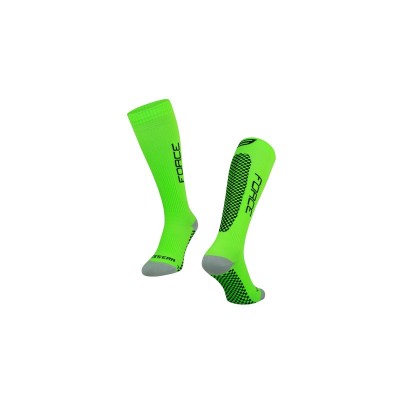 Par de meias desportivas verdes fluor com texto