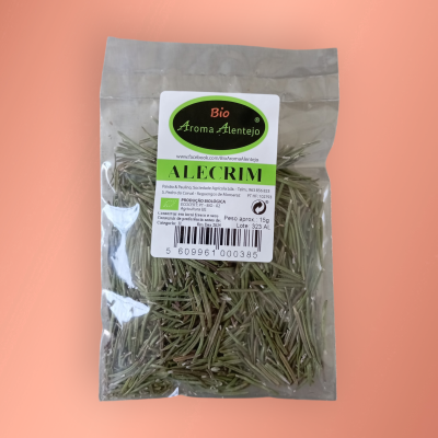 Pacote transparente de alecrim seco com etiqueta branca e verde com informações do produto