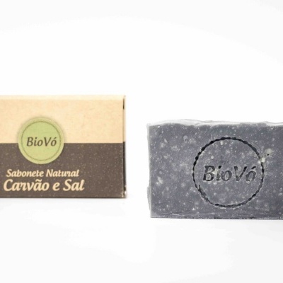 Sabonete natural BioVó carvão e sal com embalagem de papel