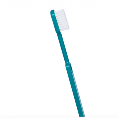 Escova de dentes azul com cerdas brancas