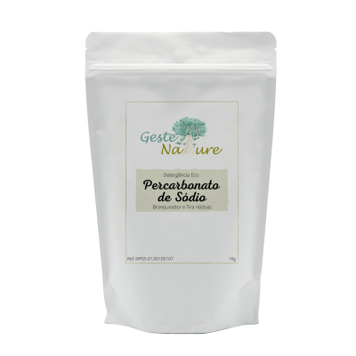 Embalagem branca de detergente ecológico em pó com rótulo Geste Nature