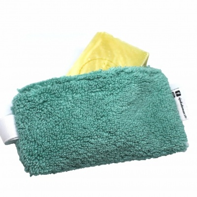 Luva de microfibra verde com esponja amarela