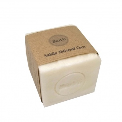 Sabão natural coco BioVó em barra com embalagem de papel castanho