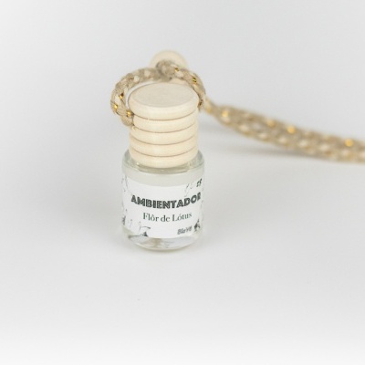 Frasco de ambientador de vidro com tampa de madeira e corda decorativa