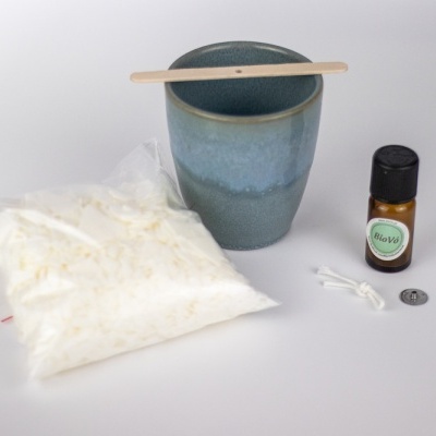 Conjunto para fazer velas com copo cerâmico, cera, pavio e óleo aromatizante