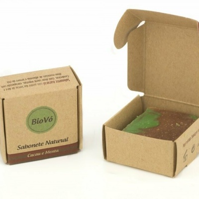 Sabonetes naturais BioV6 em caixas de cartão castanho claro