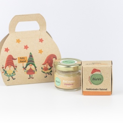 Conjunto de presente com bálsamo hidratante e ambientador natural em embalagem decorativa natalícia