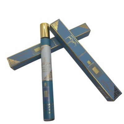 Perfume spray natural frasco azul com tampa dourada e caixa azul com detalhes dourados.