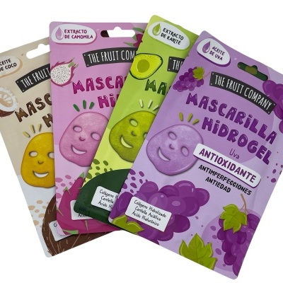 Embalagens coloridas de mascarilhas hidrogel com ilustrações de frutas e texto descritivo.
