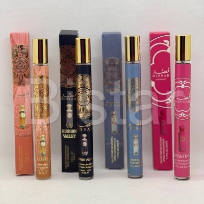 Conjunto de frascos de perfume Gissah em embalagens coloridas com detalhes dourados e tampas douradas
