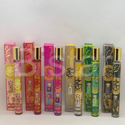 Seis frascos de perfume roll-on coloridos com tampas douradas e embalagens florais da marca KHAIR