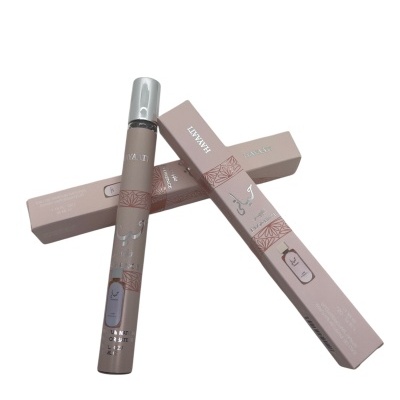 Frasco de perfume e caixa rosa com texto HAYAATI FLORENCE