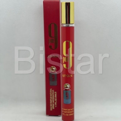 Frasco de perfume vermelho 9 pm da AFNAN com embalagem