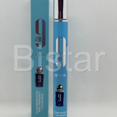 Frasco e caixa de perfume azul claro com riscas e texto prateado