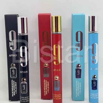 Três frascos de perfume AFNAN preto, vermelho e azul com embalagens correspondentes