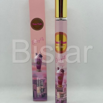 Perfume Yum Yum Delights rosa com tampa dourada e caixa rosa